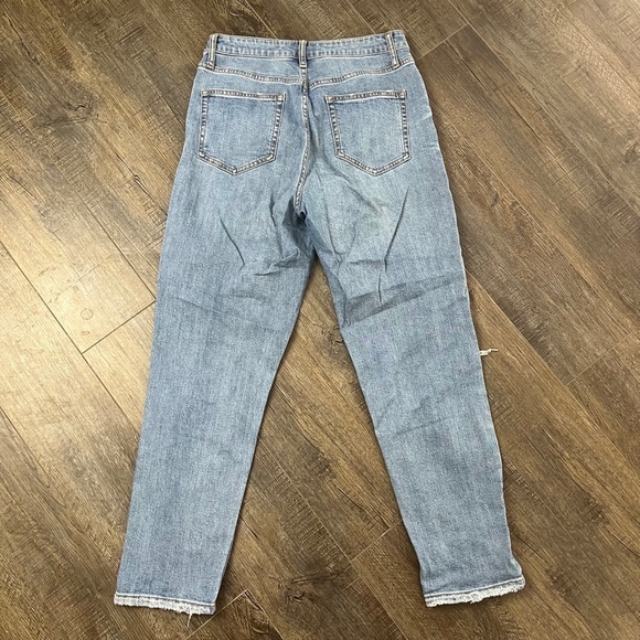 Wild Fable Distressed High Rise Mom Jeans Pants Denim ((size 4)) - Picture 2 of 9